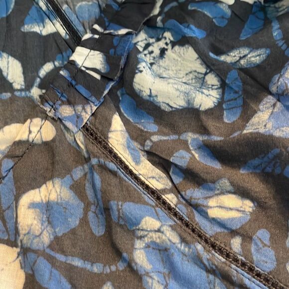 Joie Katya Floral Print Blouse Navy Blazer Blue Flutter Short Sleeves V-Neck S - Picture 8 of 11